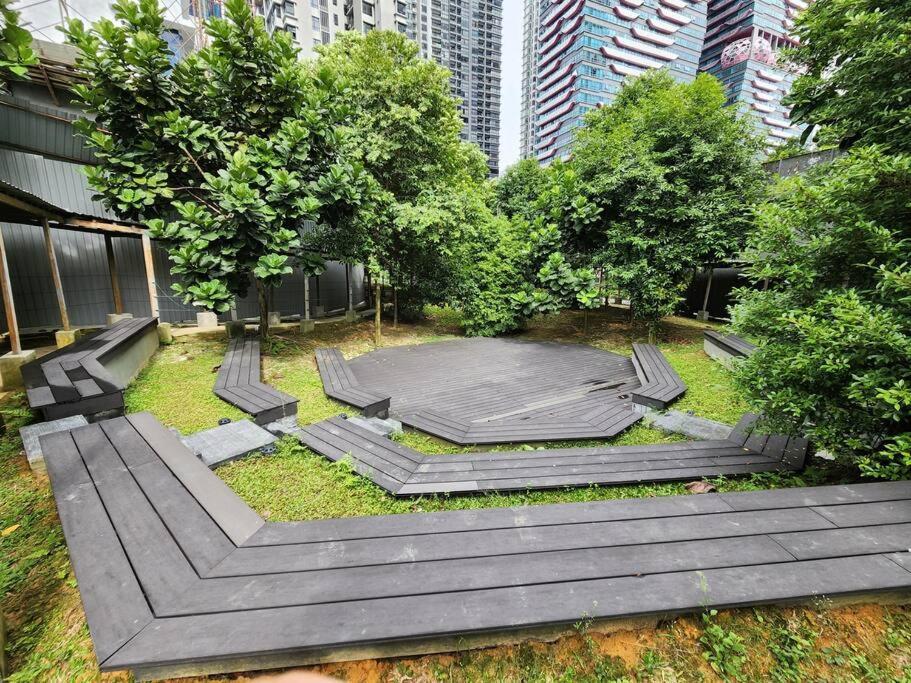 Sunflower/4r3b/klcc/1550sf/bacony/newcondo/bathtub Apartment Kuala Lumpur