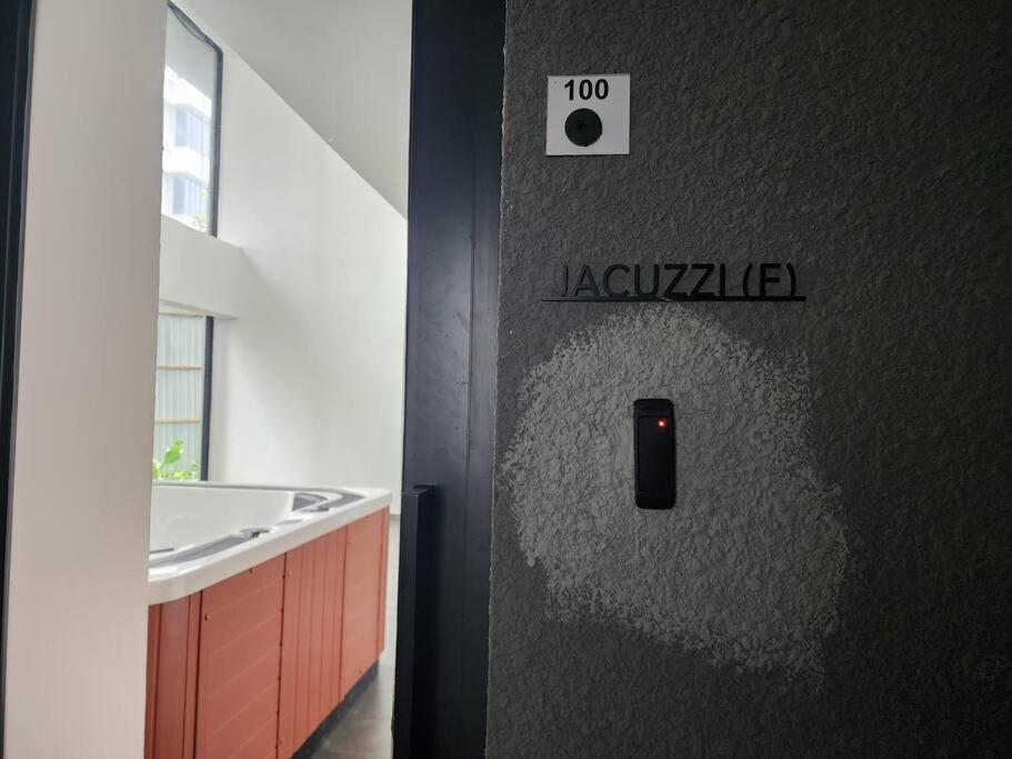 Sunflower/4r3b/klcc/1550sf/bacony/newcondo/bathtub Kuala Lumpur