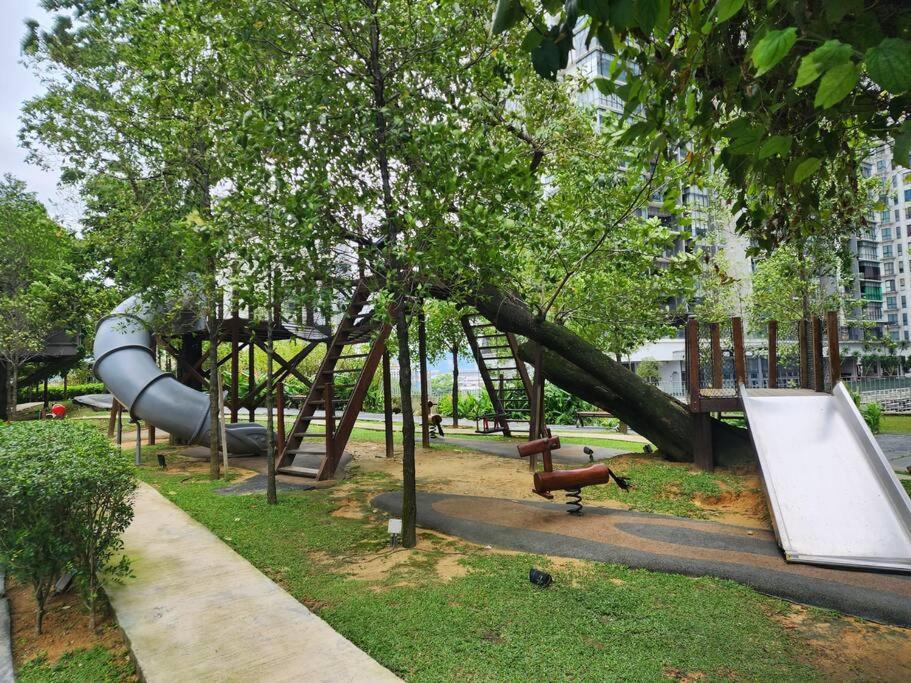Sunflower/4r3b/klcc/1550sf/bacony/newcondo/bathtub Apartment *