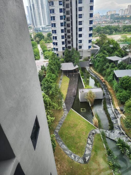 Sunflower/4r3b/klcc/1550sf/bacony/newcondo/bathtub Apartment Kuala Lumpur