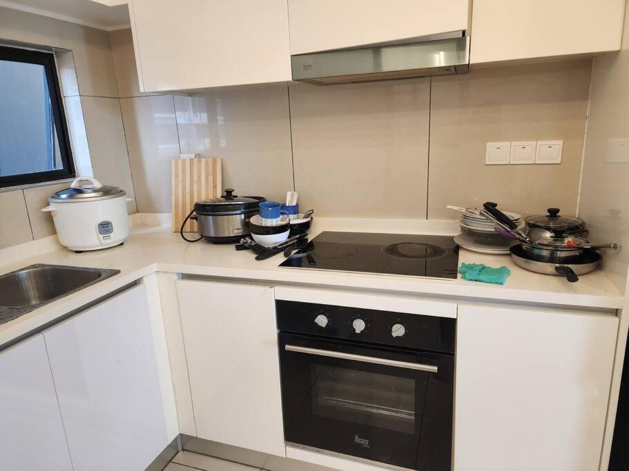 Sunflower/4r3b/klcc/1550sf/bacony/newcondo/bathtub Apartment Kuala Lumpur