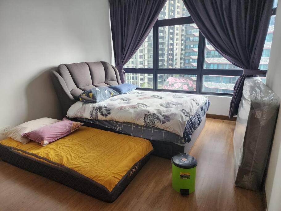 Sunflower/4r3b/klcc/1550sf/bacony/newcondo/bathtub
