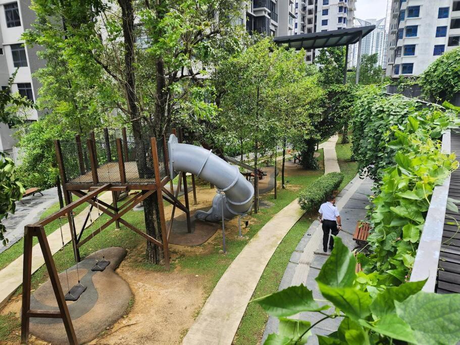 Apartment Sunflower/4r3b/klcc/1550sf/bacony/newcondo/bathtub *